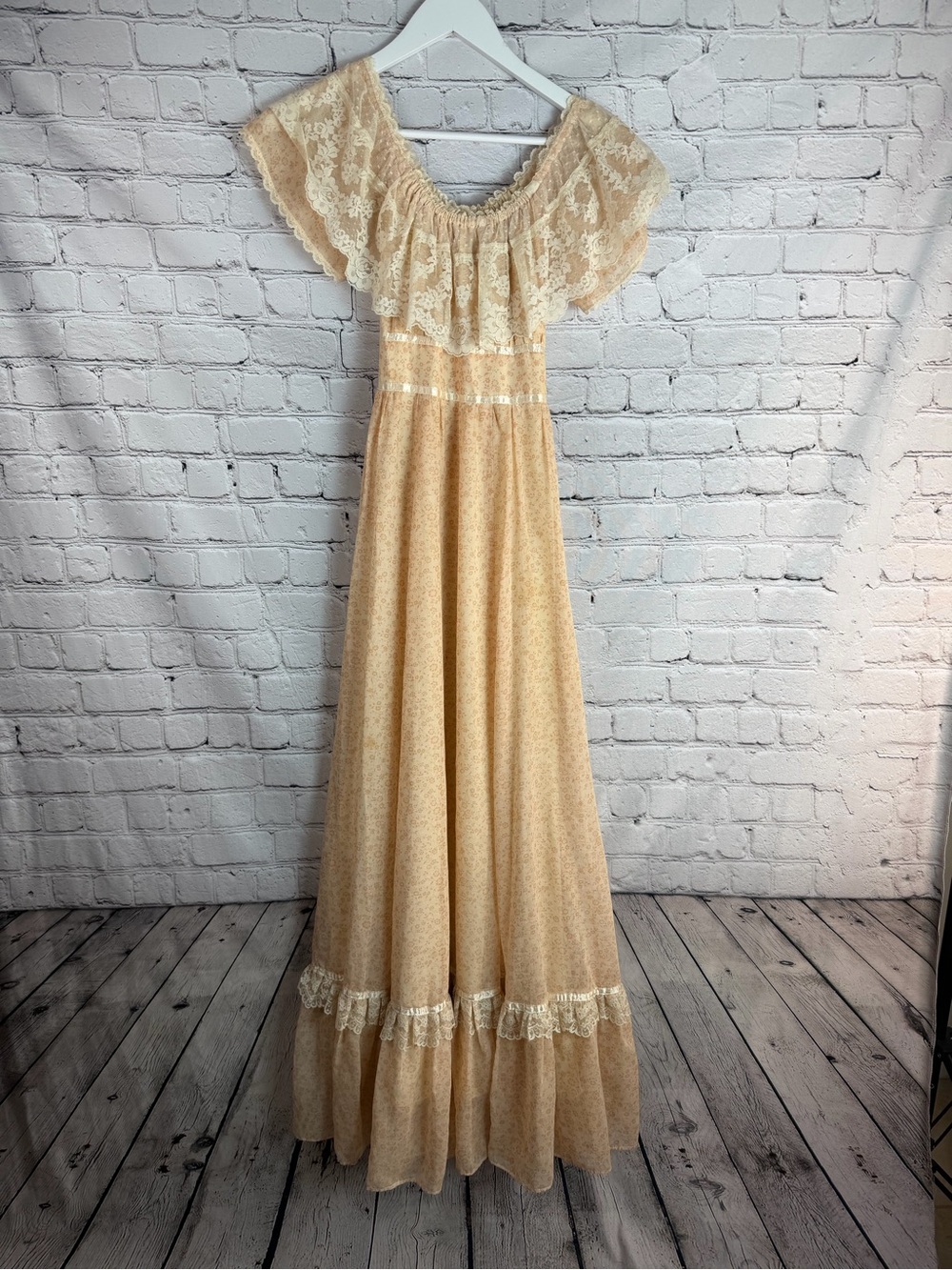 Gunne Sax Cream Lace Off-Shoulder Maxi Dress